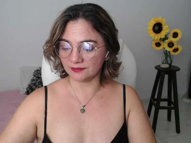 ana-milf – webcam model profile photo