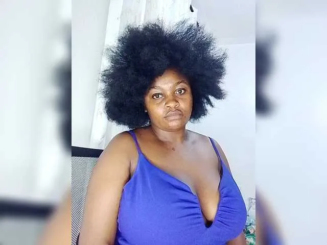 bigtitsqueen33 – webcam model profile photo