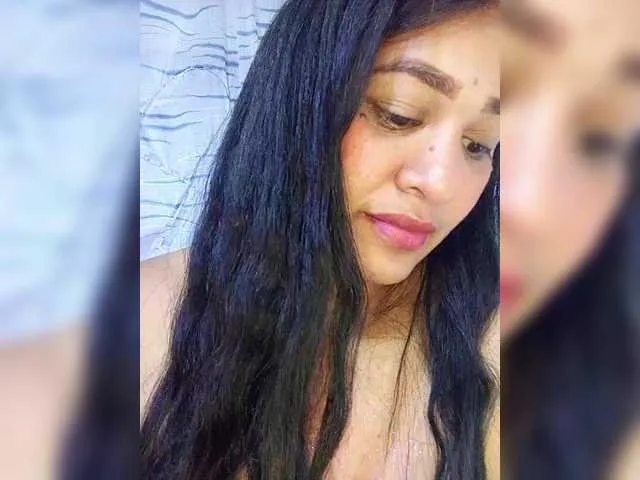 Letty33 – webcam model profile photo