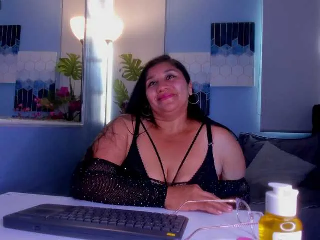 milf-latinn – webcam model profile photo