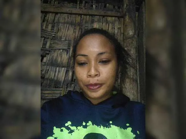 Pisouna – webcam model profile photo