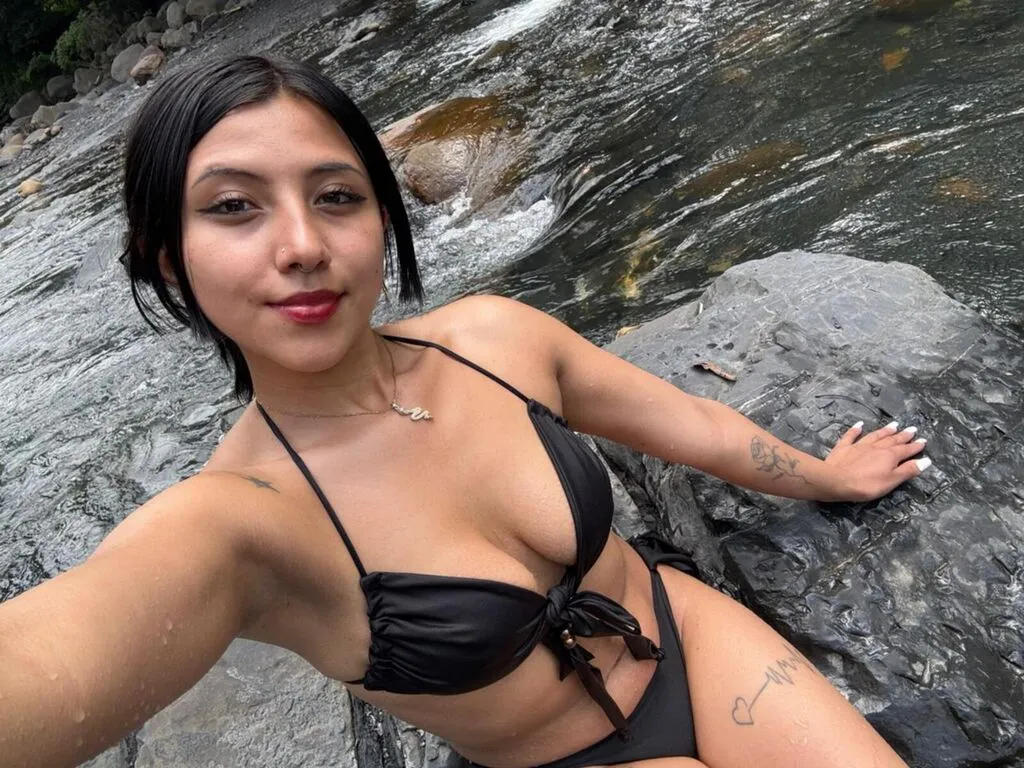 AgatheRoux – webcam model profile photo