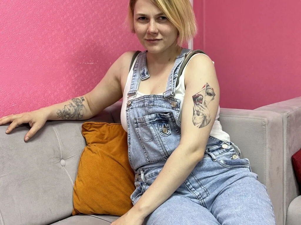 AliceMaurik – webcam model profile photo