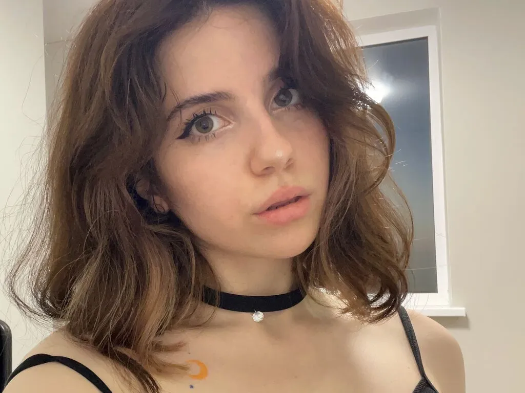KatieDarke – webcam model profile photo