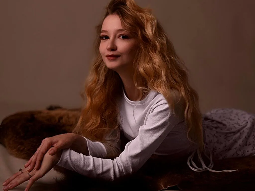 MayLilly – webcam model profile photo