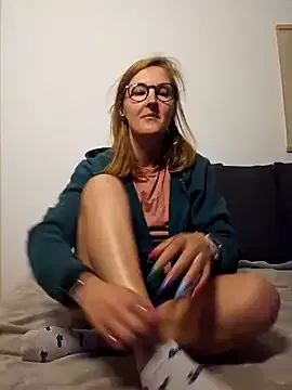 LauraLuxxx – webcam model profile photo